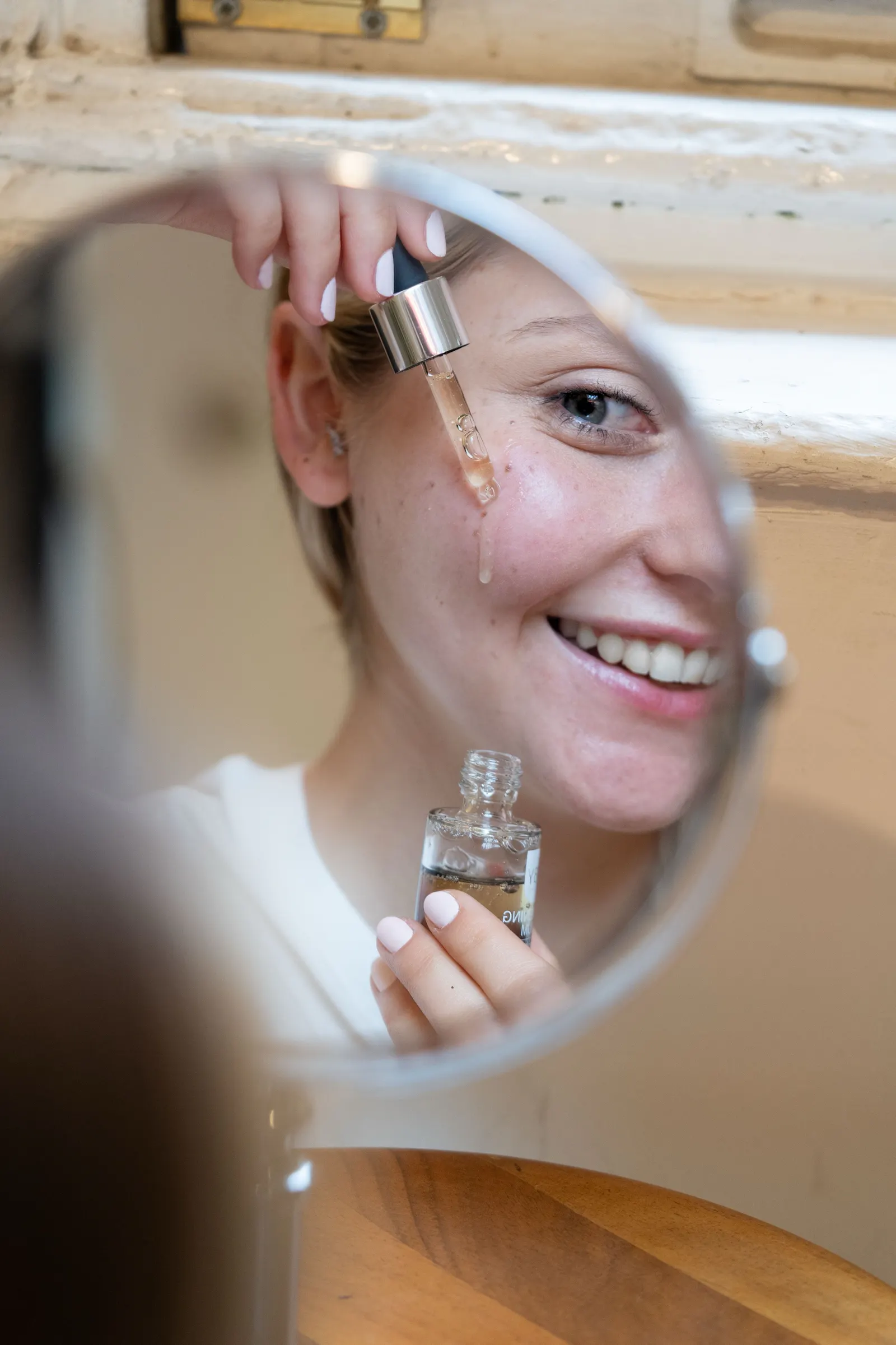 Serumdruppelaar bij de spiegel — Mirae product detail